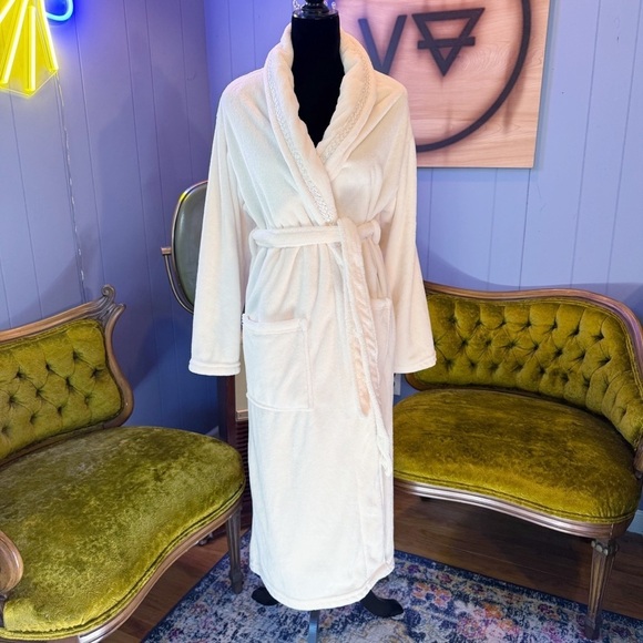 Vintage Other - Vintage 90s Laura Ashley Cream Plush Robe Size S/M